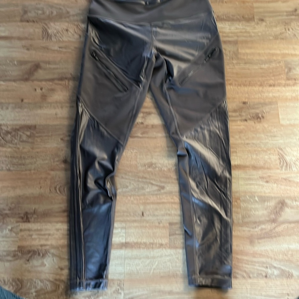 Zella/zippered leggings/brown/M/front has satiny fabric w zippers